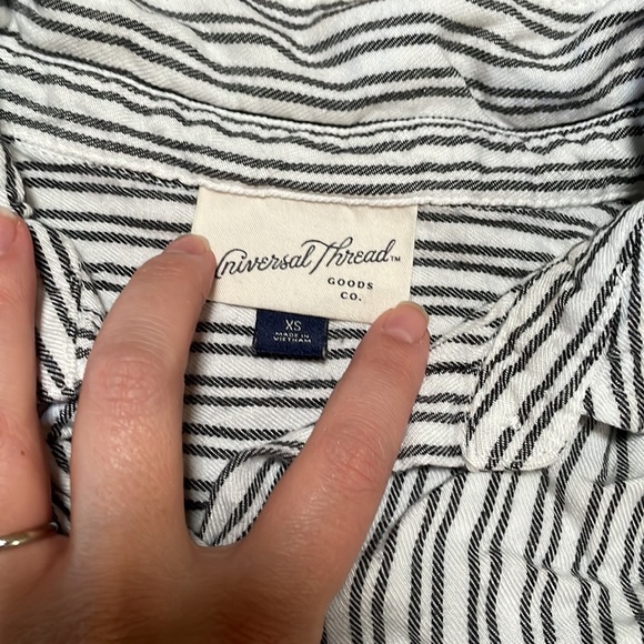 Universal thread button down - Picture 2 of 4